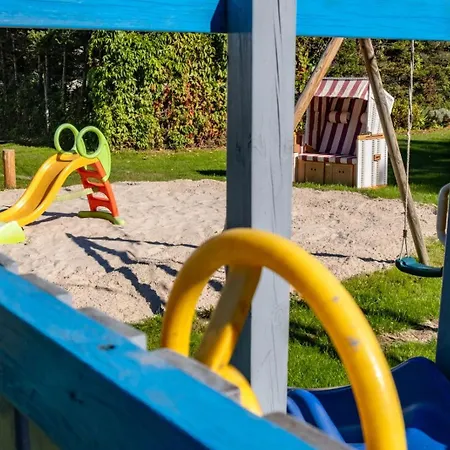 Ajna Park W Uzdrowisku Деревянный коттедж Колобжег